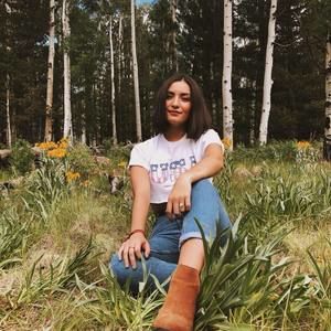 Meet your Posher, Julia